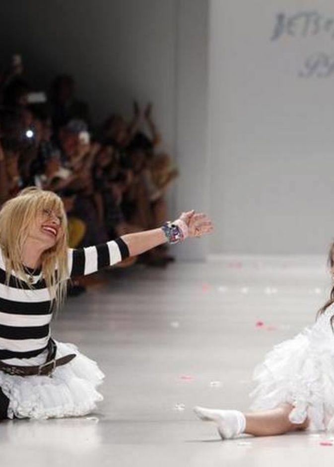 عرض للأزياء أم للباليه؟ هذا ما شاهدناه في عرض Betsey Johnson