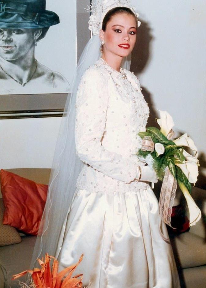 صورة نادرة لصوفيا فيرغارا من حفل زفافها عام 1991