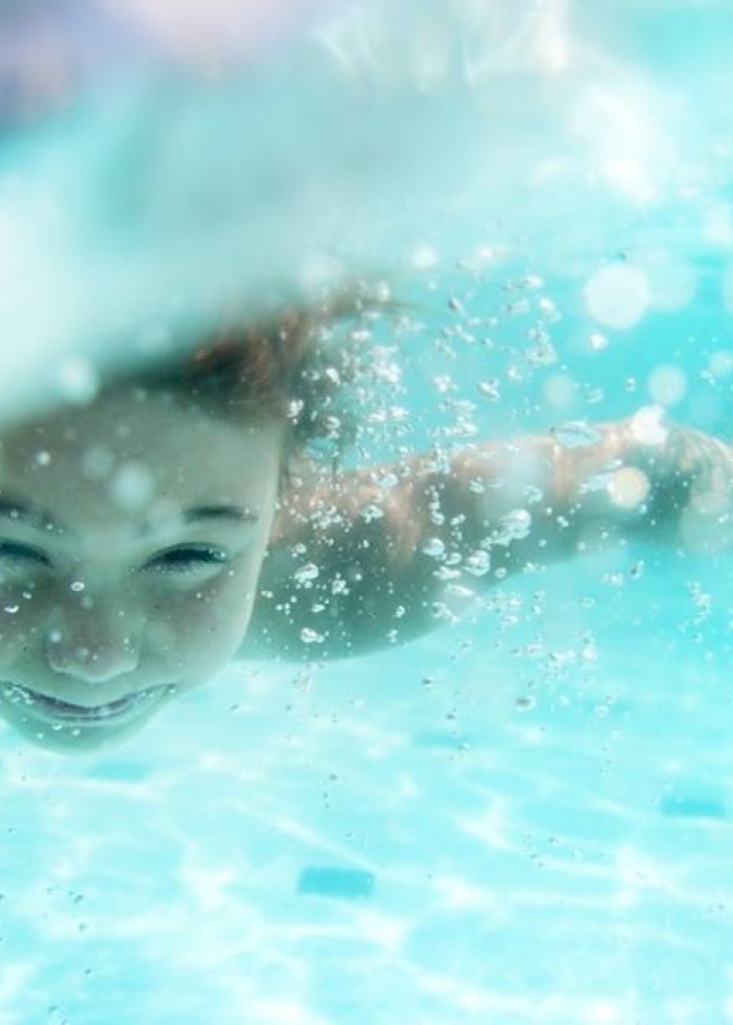 طفلة عربية عمرها 8 سنوات تنقذ أخاها من الغرق 