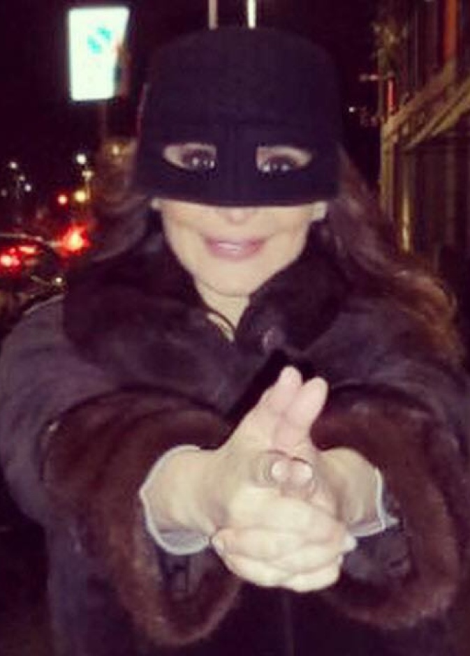 أليسا متخفية خلال إجازتها في ميلانو بإيطاليا