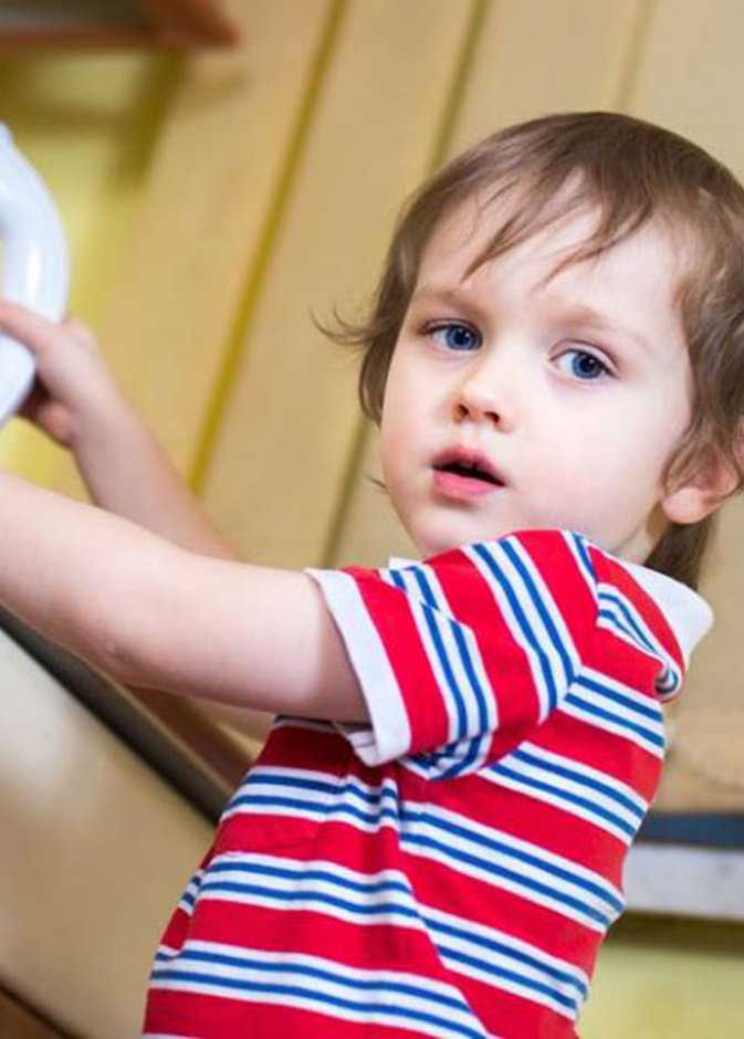 كيف تسعفين طفلك عند تعرضه لحروق السوائل الساخنة؟