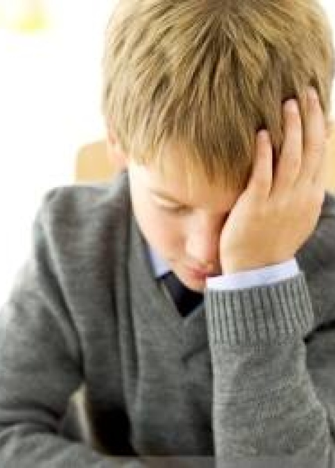 رد فعل غير متوقع من طفل سعودي وهو نائم بالفصل