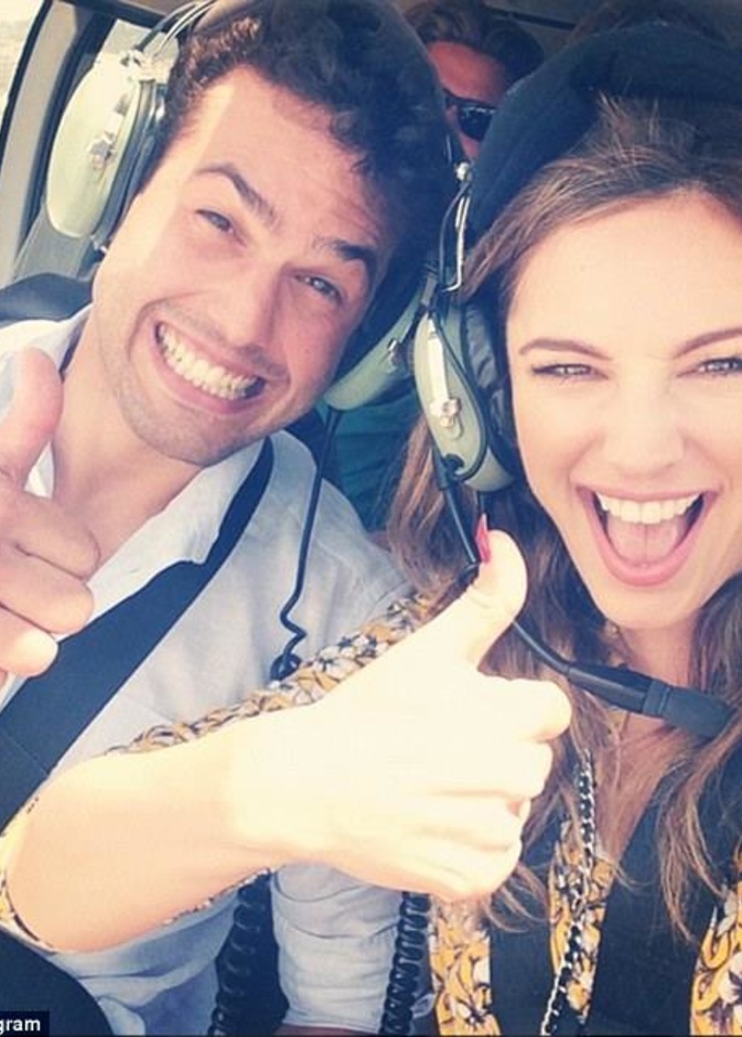 كيلي بروك تستمتع بجولة بالهيلوكوبتر من كان إلى سان تروبيه