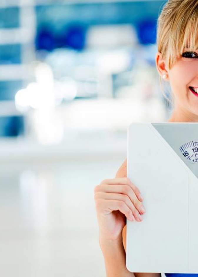 خبراء: الوقوف على الميزان يومياً يخفَف الوزن