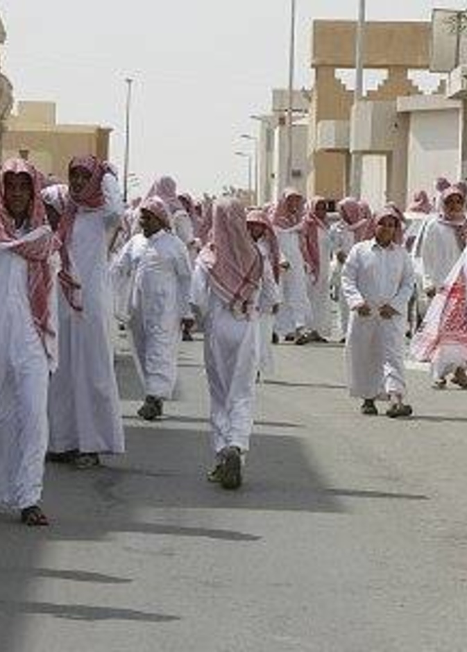 ضرب وسحل طالب في ممر مدرسة خاصة في الشارقة 