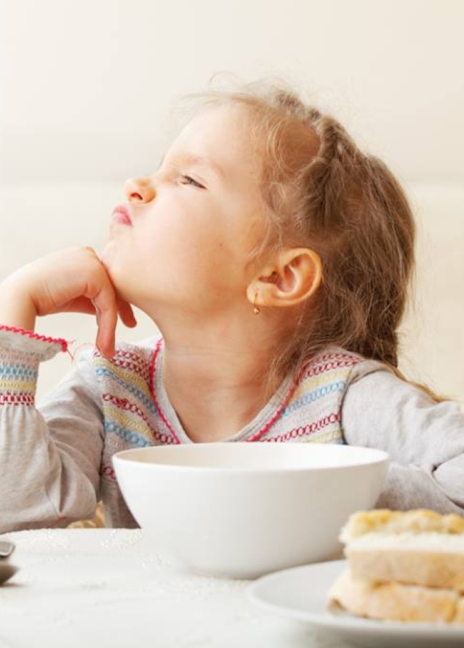 تحديات تواجه الأمهات مع أطفالهن الصغار حول وجبة الفطور