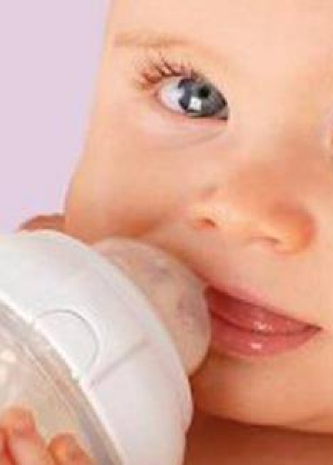 الرضع أكثر عرضة لنقص السوائل.. فما هي سبل وقايتهم من الجفاف؟