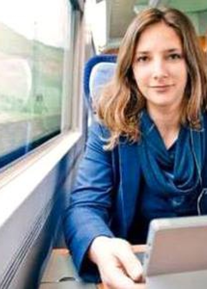 طالبة تلجأ للعيش في قطار بسبب...!