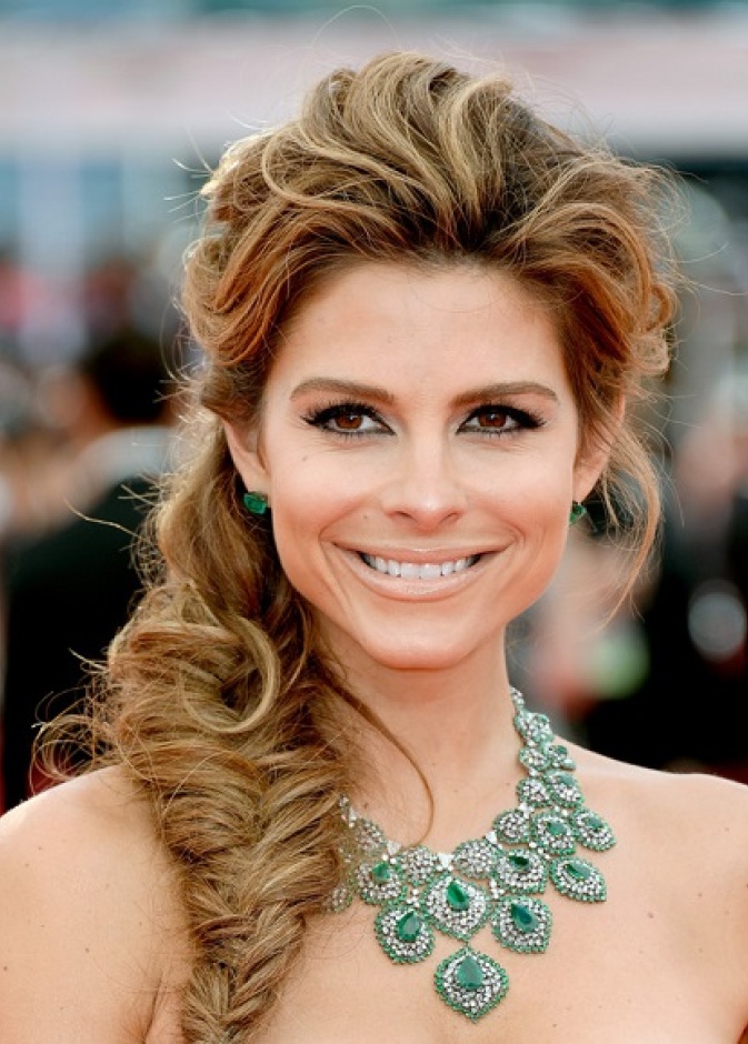 ماريا مينونوس ترتدي طقم زمرد من تصميم لورين شوارتز 