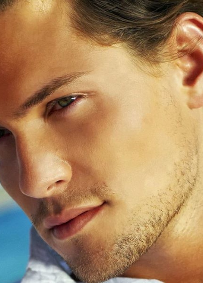 بالفيديو: شجار عنيف بين 200 فتاة بسبب شاب وسيم