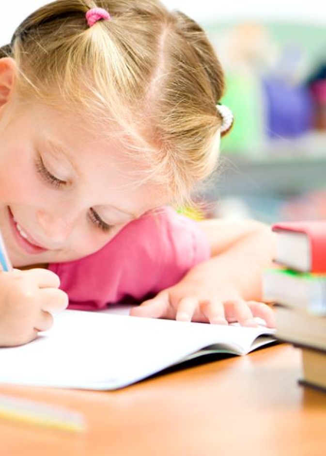 بالفيديو : إرشادات هامة لتعليم الطفل الكتابة والقراءة 