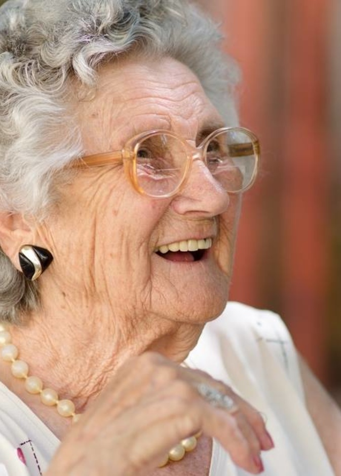 الحرمان العاطفي يقود عجوزاً ثمانينية لطلب الطلاق