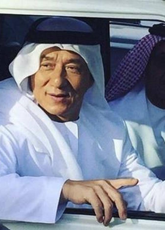 جاكي شان بالزي الخليجي في دبي لتصوير مشاهد من فيلم كونغ فو يوجا