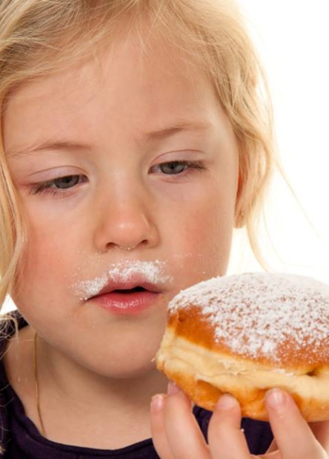 لهذه الأسباب تميل البنت الكبرى إلى البدانة