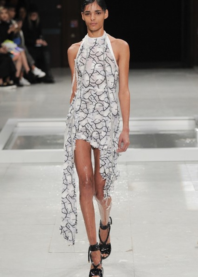 مجموعة Chalayan لربيع و صيف 2016