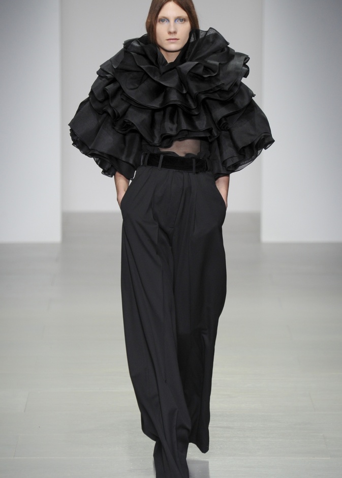 John Rocha رومانسية داكنة