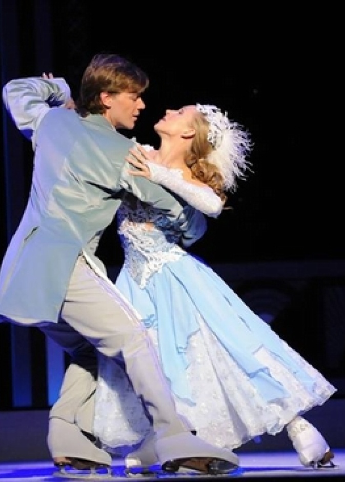 جزء من عرض سندريلا بالتزلج على الجليد في دبي