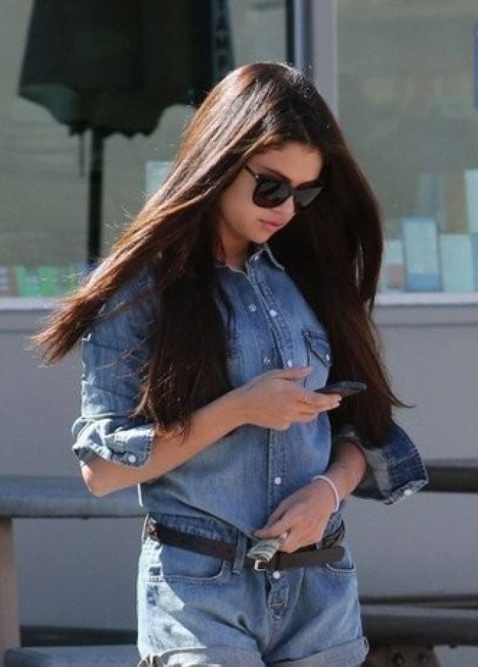 يا ترى لمن ترسل سيلينا غوميز رسالتها؟