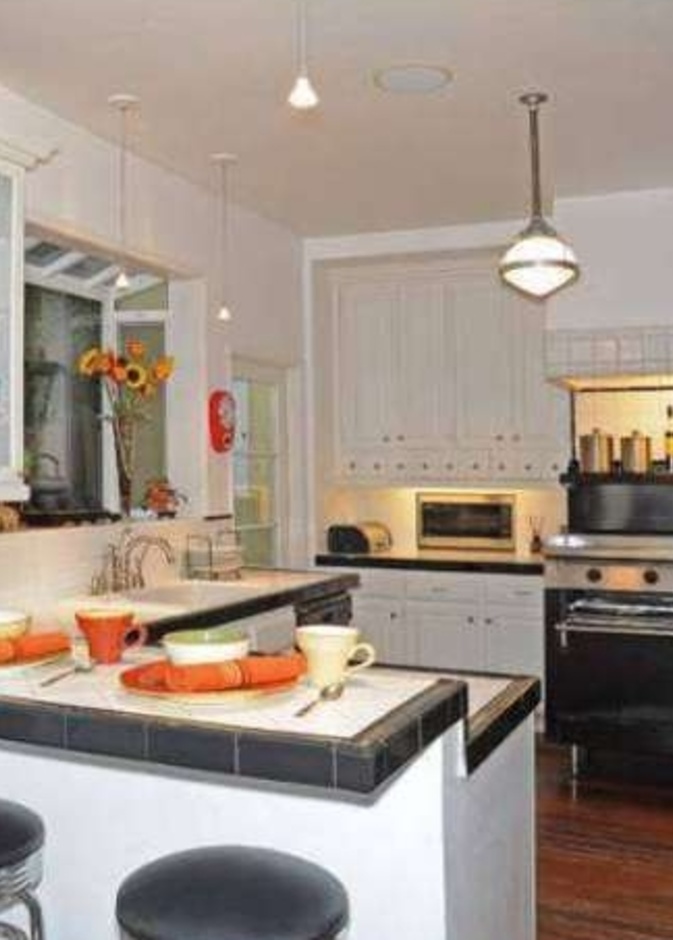 شانون إليزابيث تطرح منزل لوس فيليز للبيع