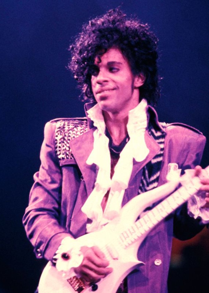 بيع سترة برينس بمائة الف دولار 