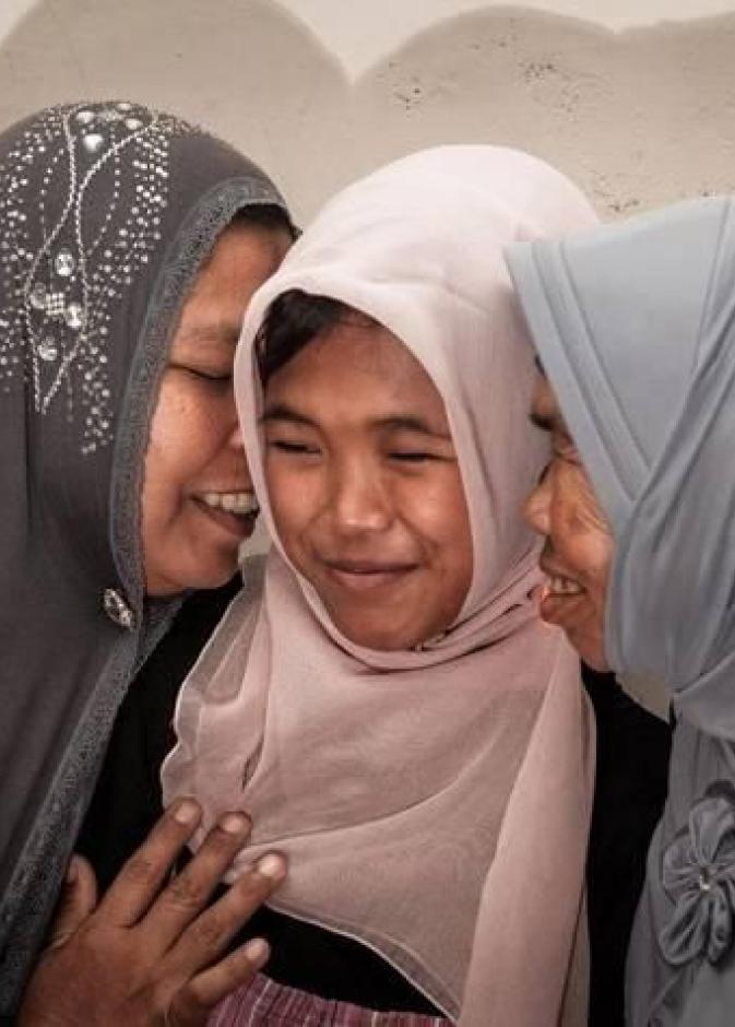 طفلة تعود لأهلها بعد 10 سنوات من تسونامي