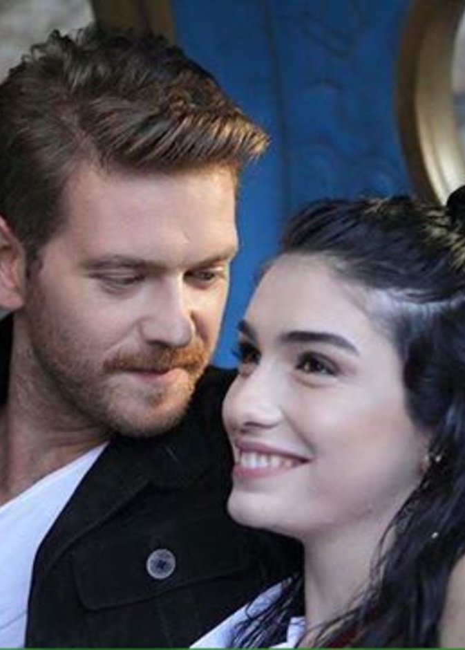 مشهد من مسلسل المجتمع الراقي