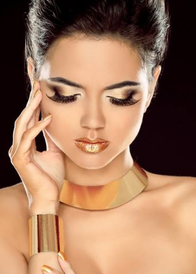 الماكياج الذهبي راقٍ وغامض هذا الخريف