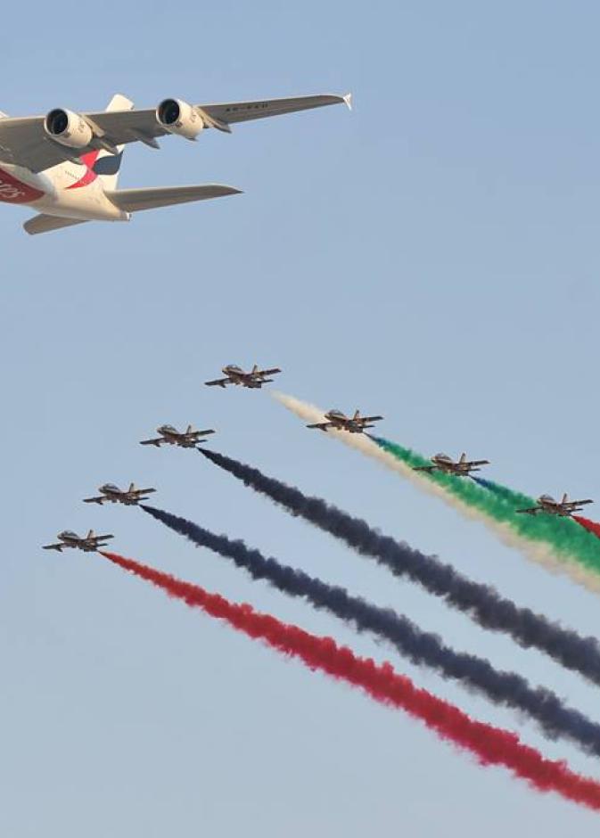 جزء من العرض الجوي لمعرض الطيران في دبي