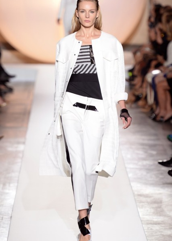 Roland Mouret: تصاميم جذابة لسهراتك الطويلة..