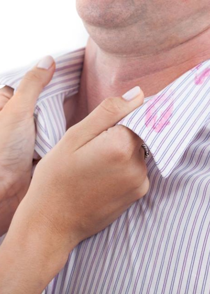 بالفيديو: ماذا فعلت هذه الزوجة بعد خيانة زوجها لها؟