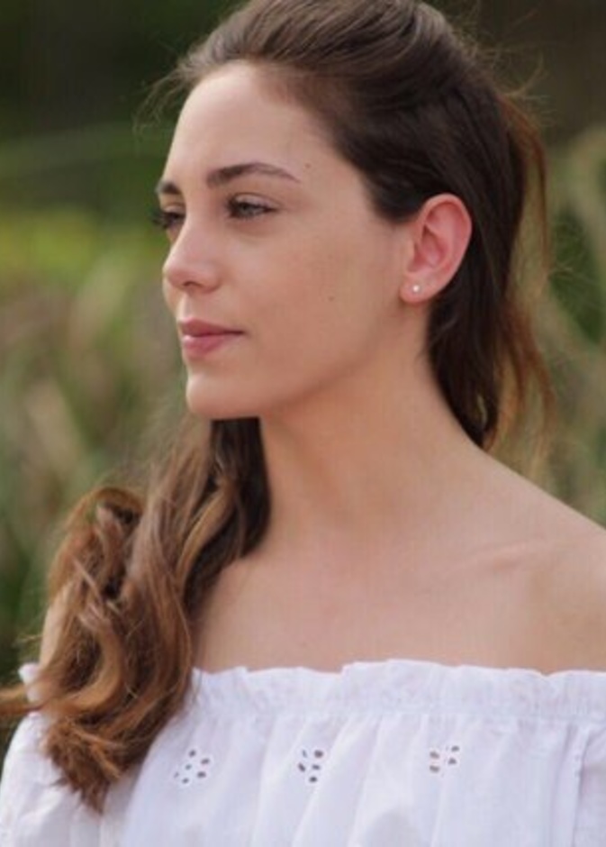 أويكو كارايل في مشهد من مسلسل الشمال والجنوب