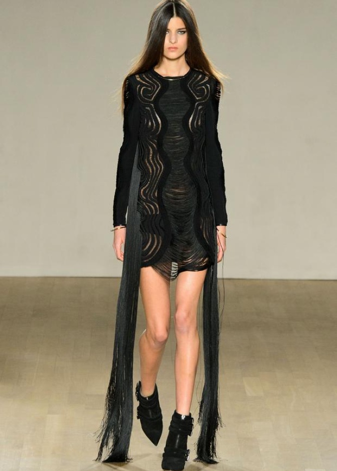 مجموعة Issa تتناغم بين الشراريب والأشكال الهندسية