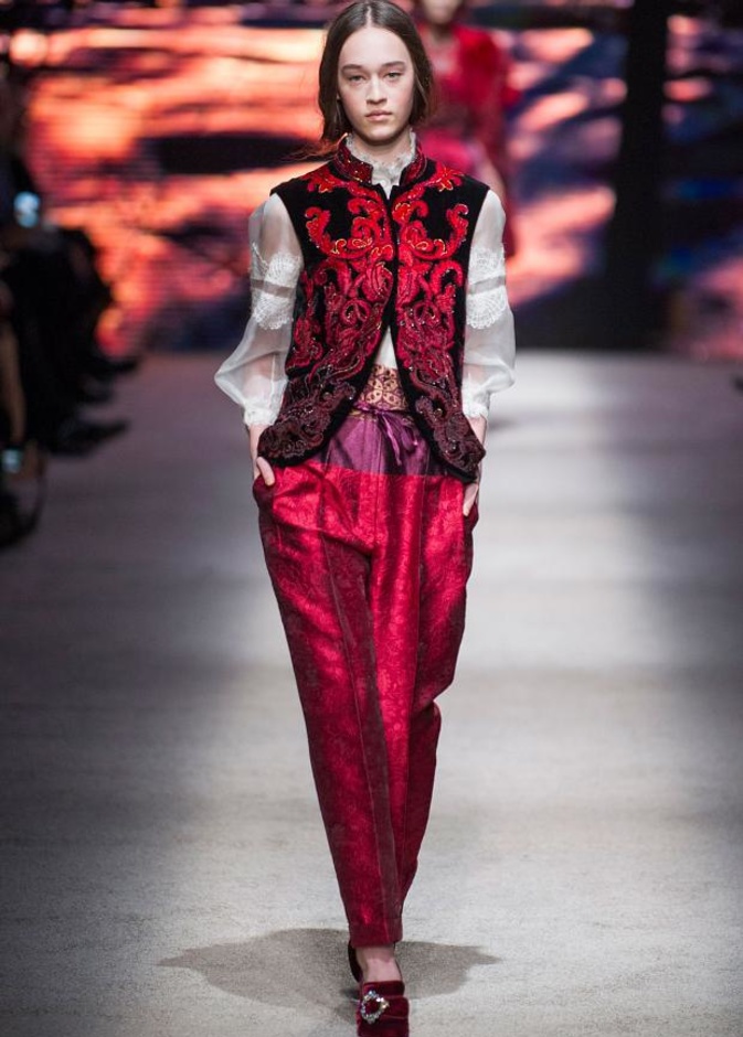 طلّة راقية في عالم التطريز مع Alberta Ferretti