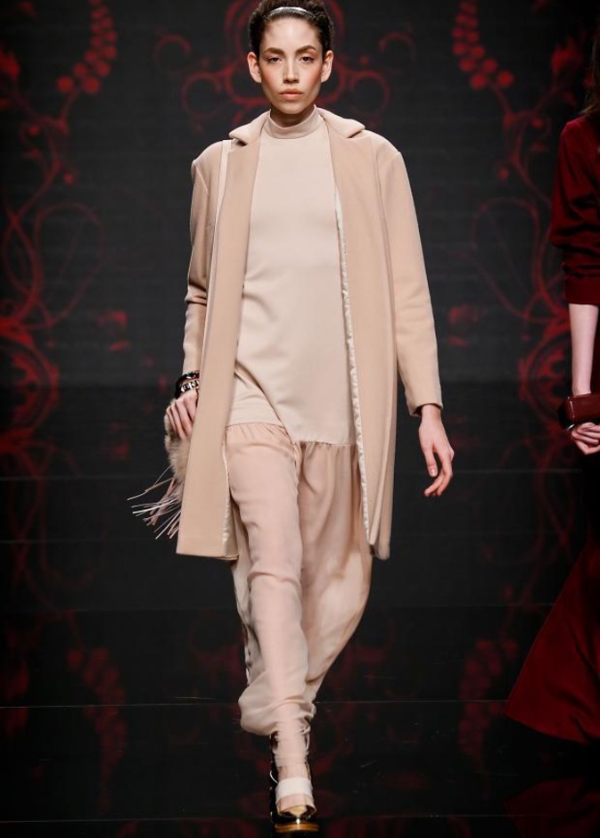 لمسات الفرو والشراريب تغمر عروض Aigner