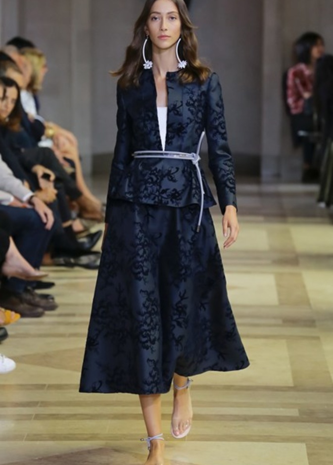 الشفافية والأنوثة عنوان عرض Carolina Herrera