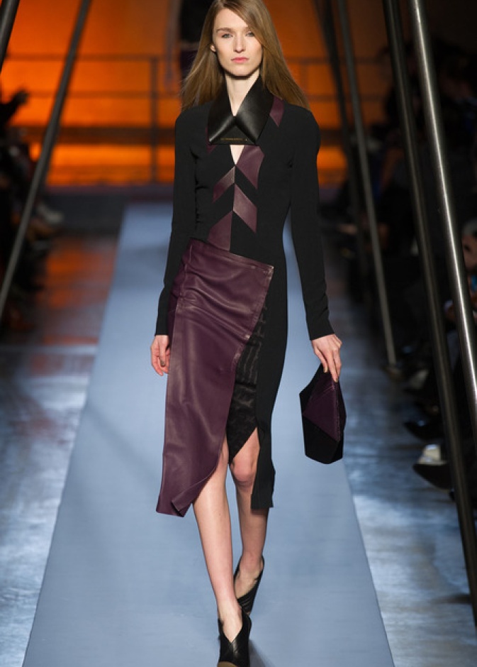 Roland Mouret خريف غير عادي بالأحمر 