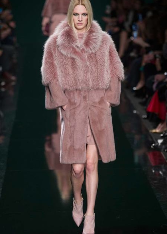 Elie Saab... الوصفة السحرية لأناقة السهرات