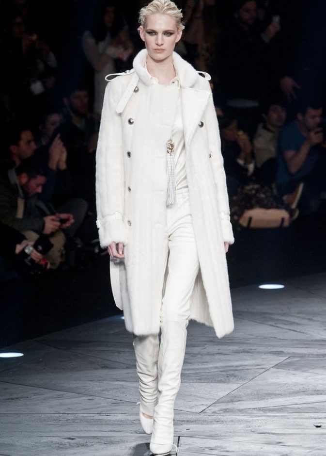 Roberto Cavalli... أناقة بسحر الغابات الاستوائية