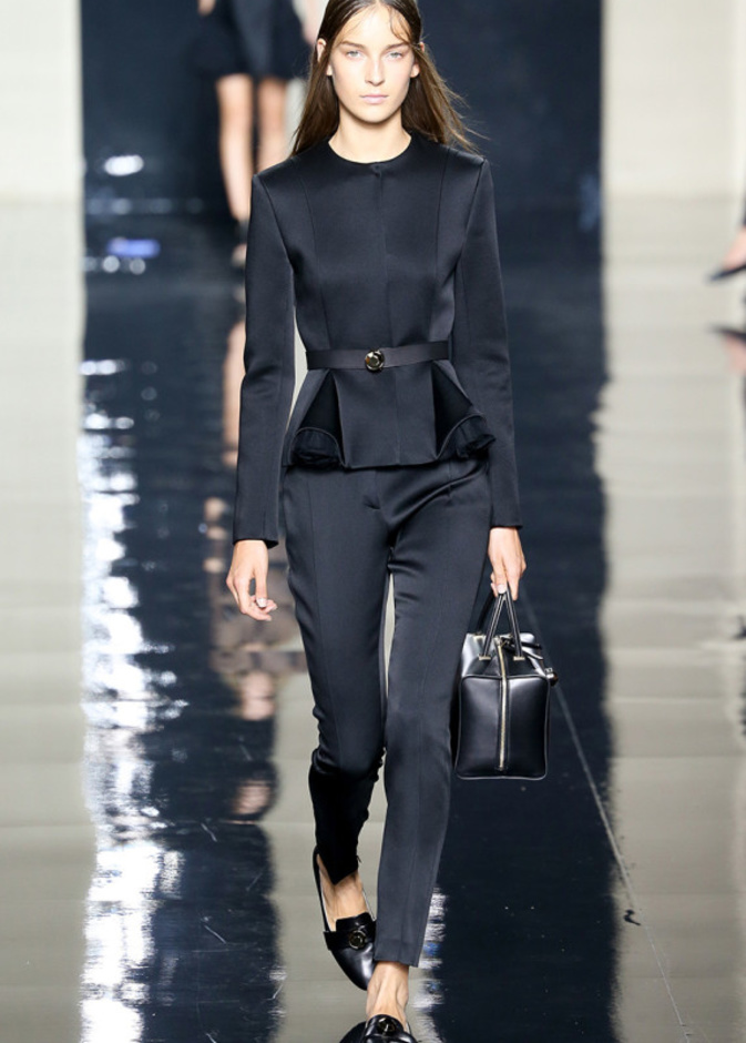 "كريستوفر كان" يبتعد عن الألوان القوية والنيون