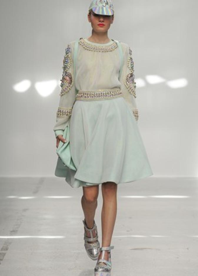 ورود ونقوش ملكية تحاكي مجموعة MANISH ARORA