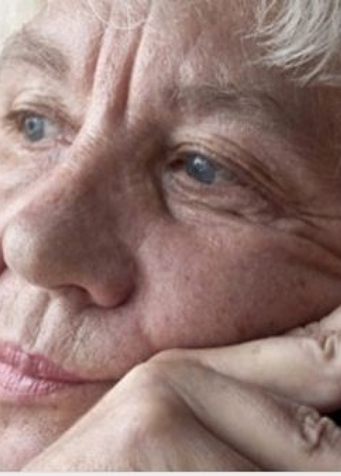 تسعينية حامل بجنين عمره 40 عاماً