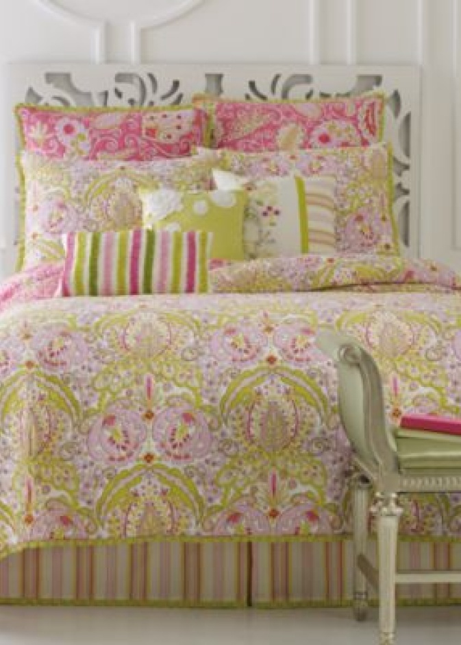 إجعلي منزلك يحتفل بالعيد بالوسائد الأنيقة