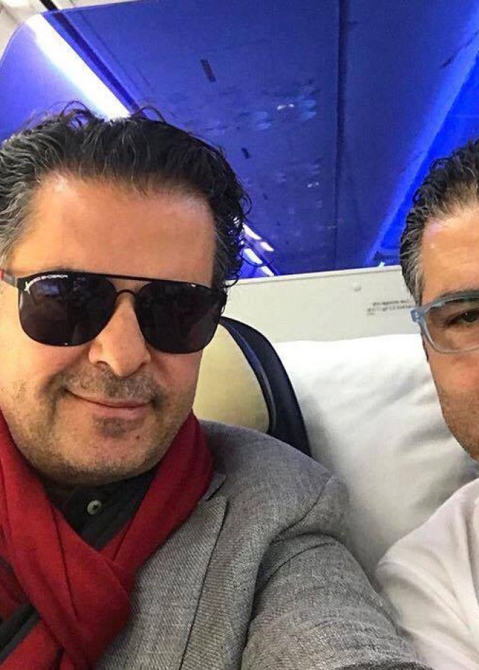 سيلفي للسوبر ستار راغب علامة مع شقيقه خلال توجهما بالطائرة من بيروت لدبي