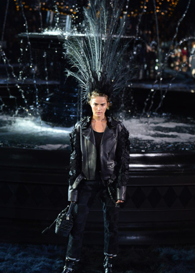 Louis Vuitton تودّع مارك جايكوبز في عرض استثنائي