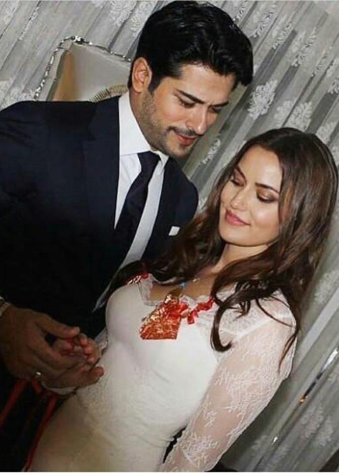 خطوبة بوراك اوزجفيت وفهرية افجان