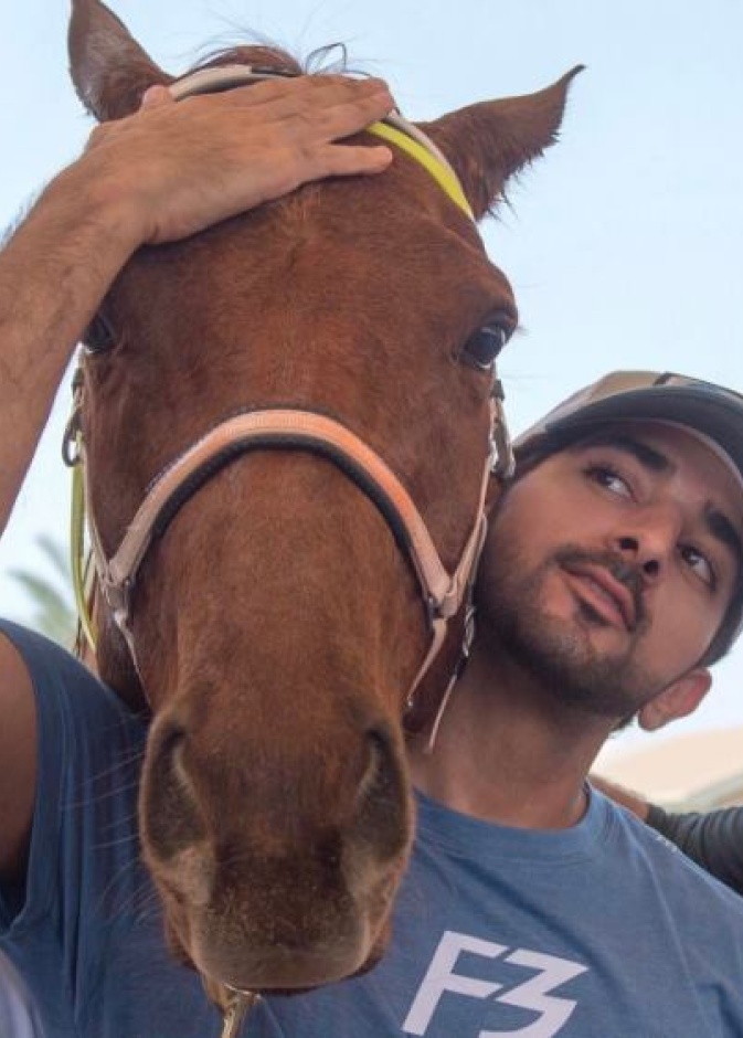 أحدث صورة نشرها الشيخ فزاع على حسابه على الانستقرام الخيل صديقه المفضل