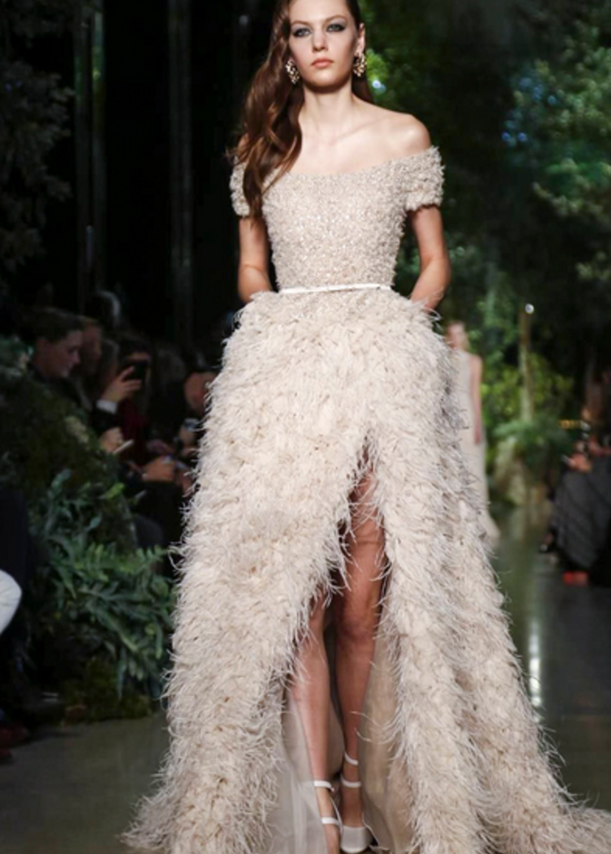 Elie Saab يمنح سندريلا سحر شهرزاد