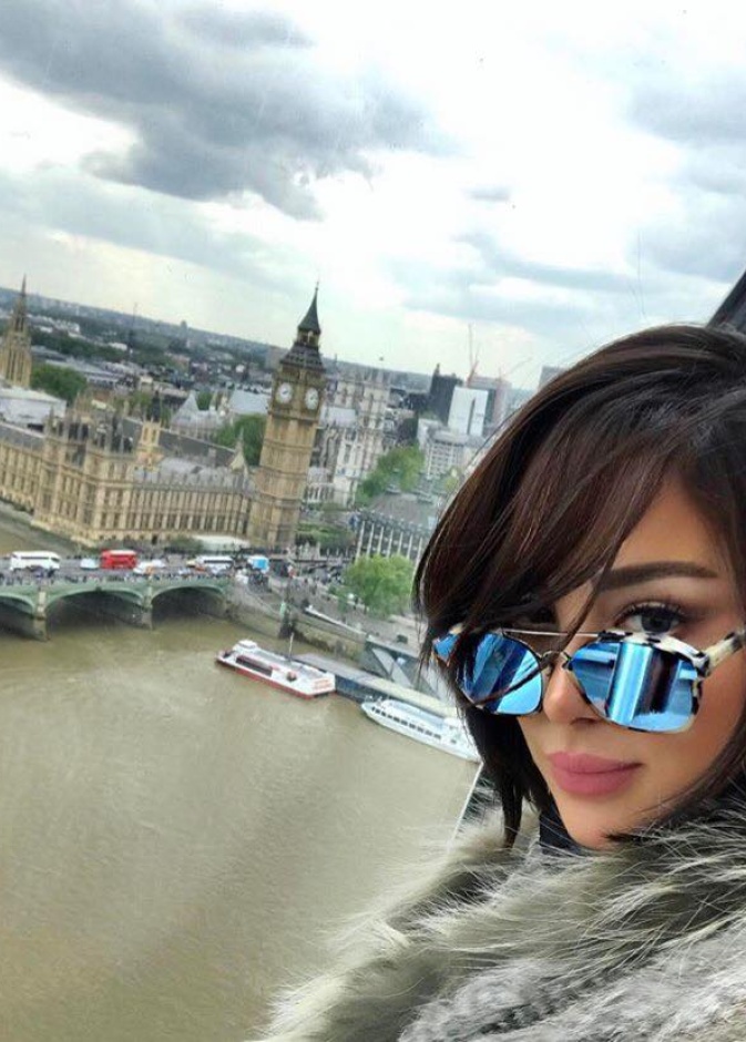 سيلفي لزوجة تامر حسني بسمة بوسيل في عاصمة الضباب لندن