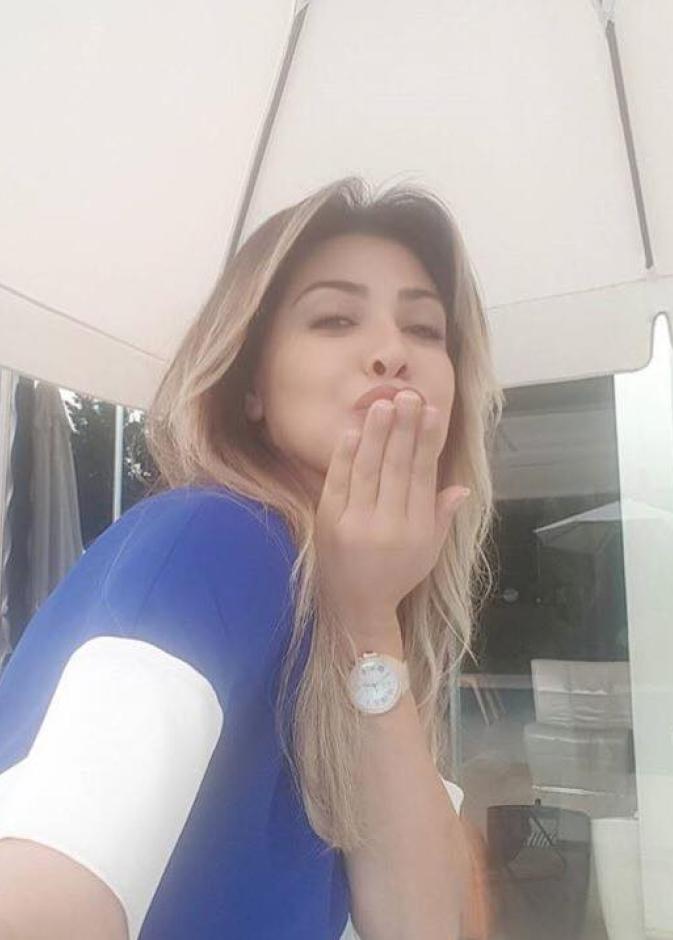 سيلفي للنجمة نوال الزغبي تحيي من خلاله متابعيها على الانستقرام