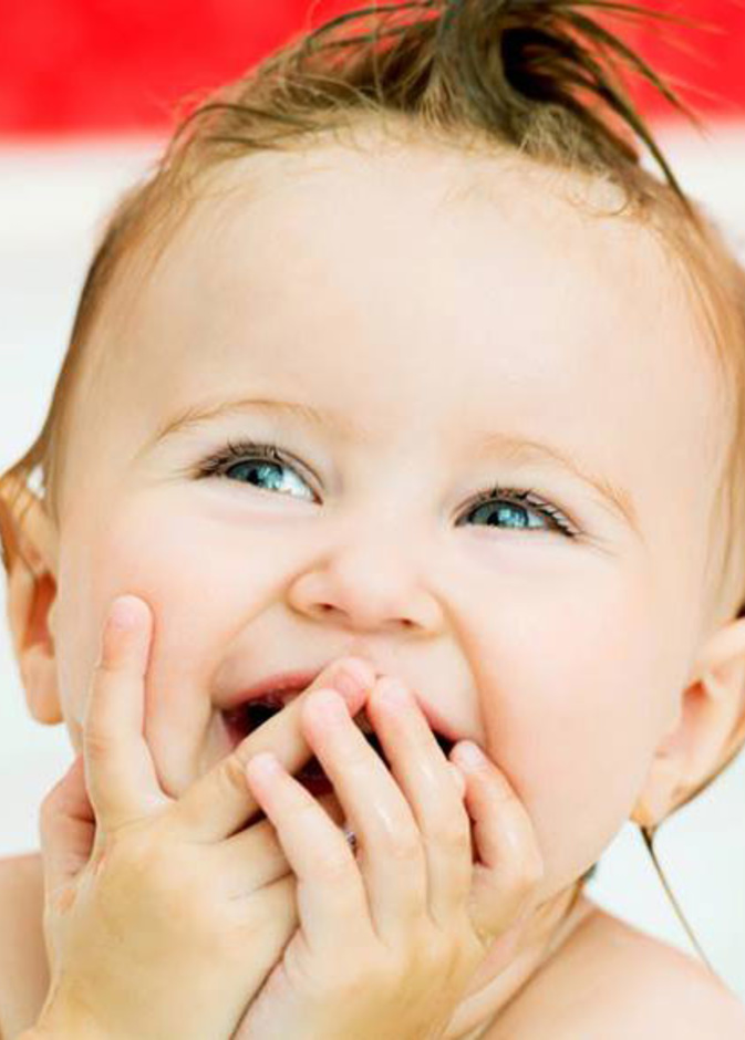 5 أخطاء تهدد سلامة طفلك أثناء الإستحمام.. فاحذريها